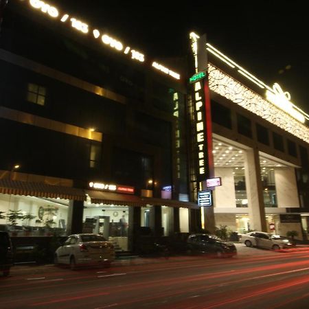 Hotel Alpine Tree Nueva Delhi Exterior foto