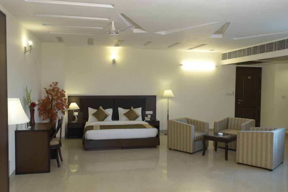 Hotel Alpine Tree Nueva Delhi Exterior foto